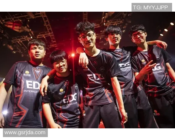 从选手到教练的华丽转身在无畏契约中续写电竞传奇人生 从选手到教练的华丽转身在无畏契约中续写电竞传奇人生